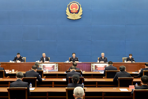 公安部学习贯彻习近平新时代中国特色社会主义思想主题教育动员部...